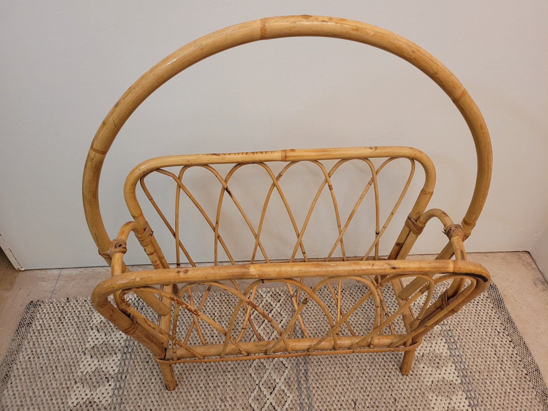 Sonstiges für Haushalt & Wohnen: Zeitungsständer Rattan Vintage – Gebraucht aus Zofingen von Loop_ReSale