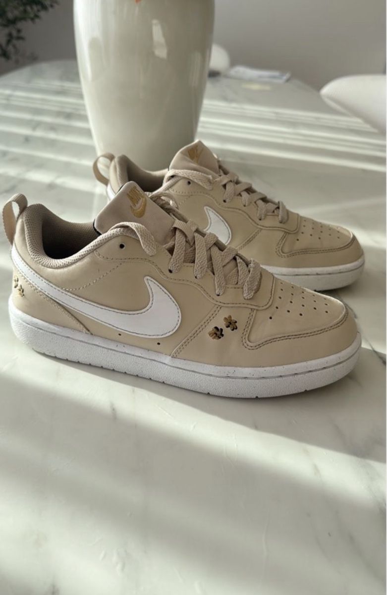 Nike Chaussures femmes: Nike Air Force 1 beiges taille 38 – D'occasion à Vaux-sur-Morges par GothamCity