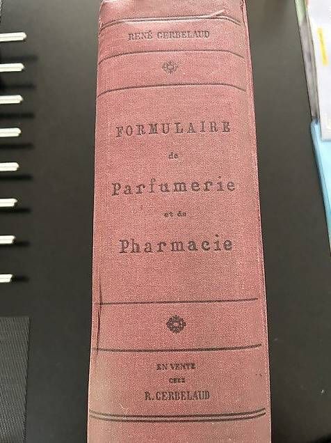 Libri: Parfumerie et Pharmacie  – Usato da Chézard-St-Martin venduto da Famille.Richard 2