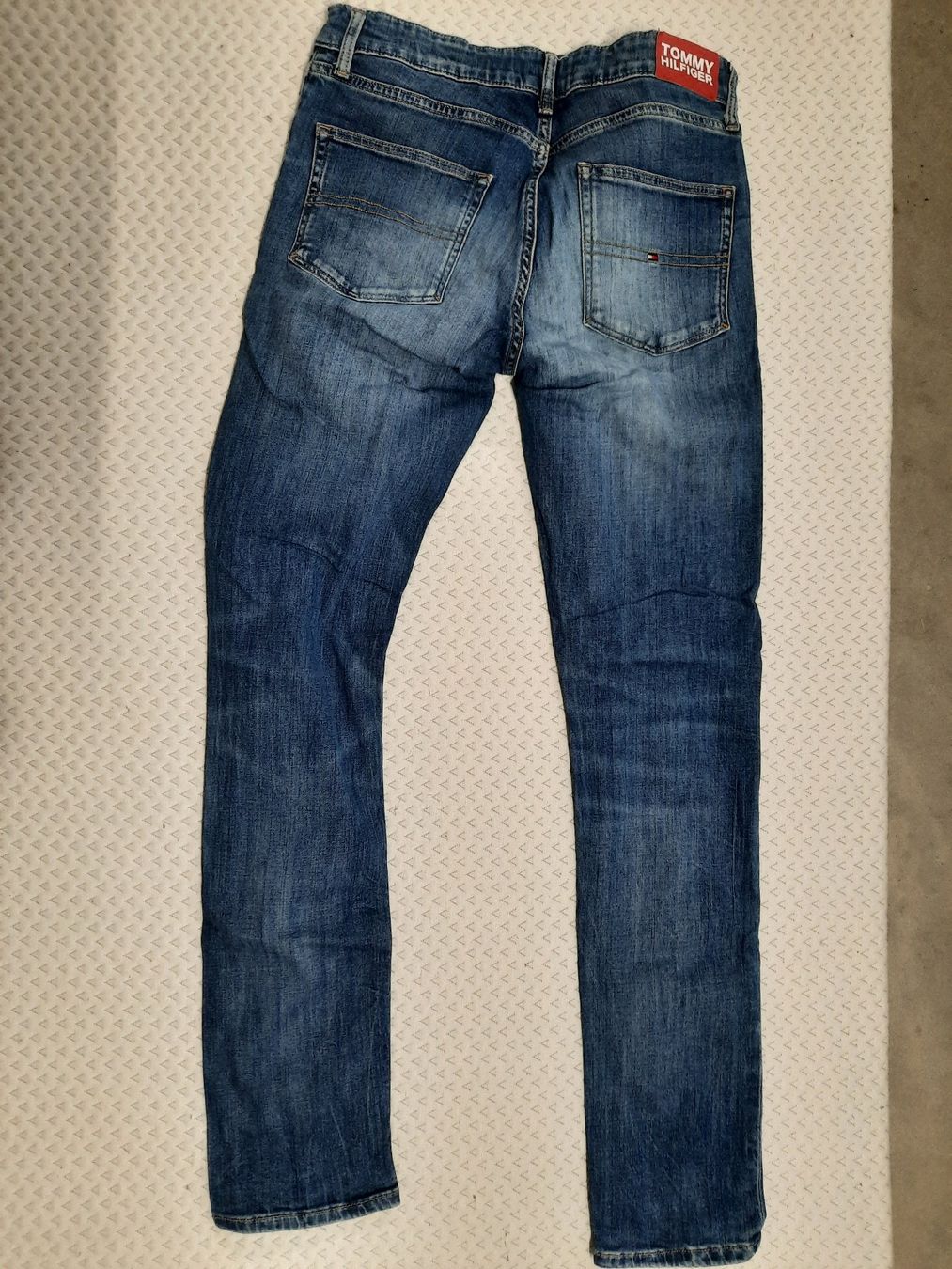 Tommy Hilfiger Pantaloni: Tommy Hilfiger Jeans Gr. 176 – Usato da Rothrist venduto da Ellie 1