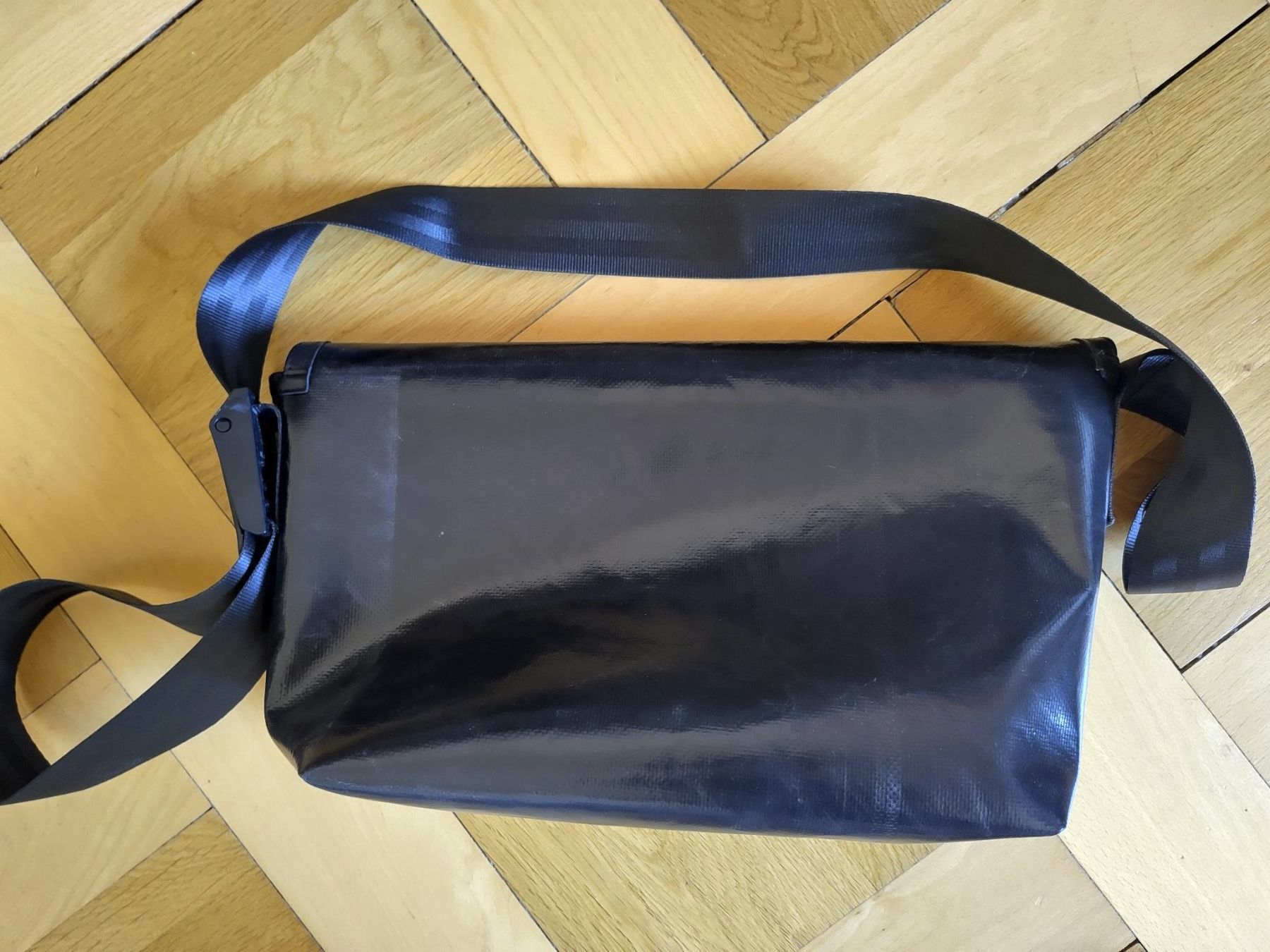Freitag Borse: Tasche Freitag F42 surfside Schwarz uni – Usato da Bern venduto da giebi 2