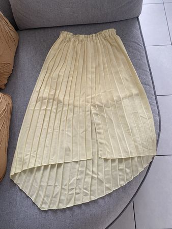 Sommerlicher Faltenrock, hellgelb, Grösse 34, nie getragen