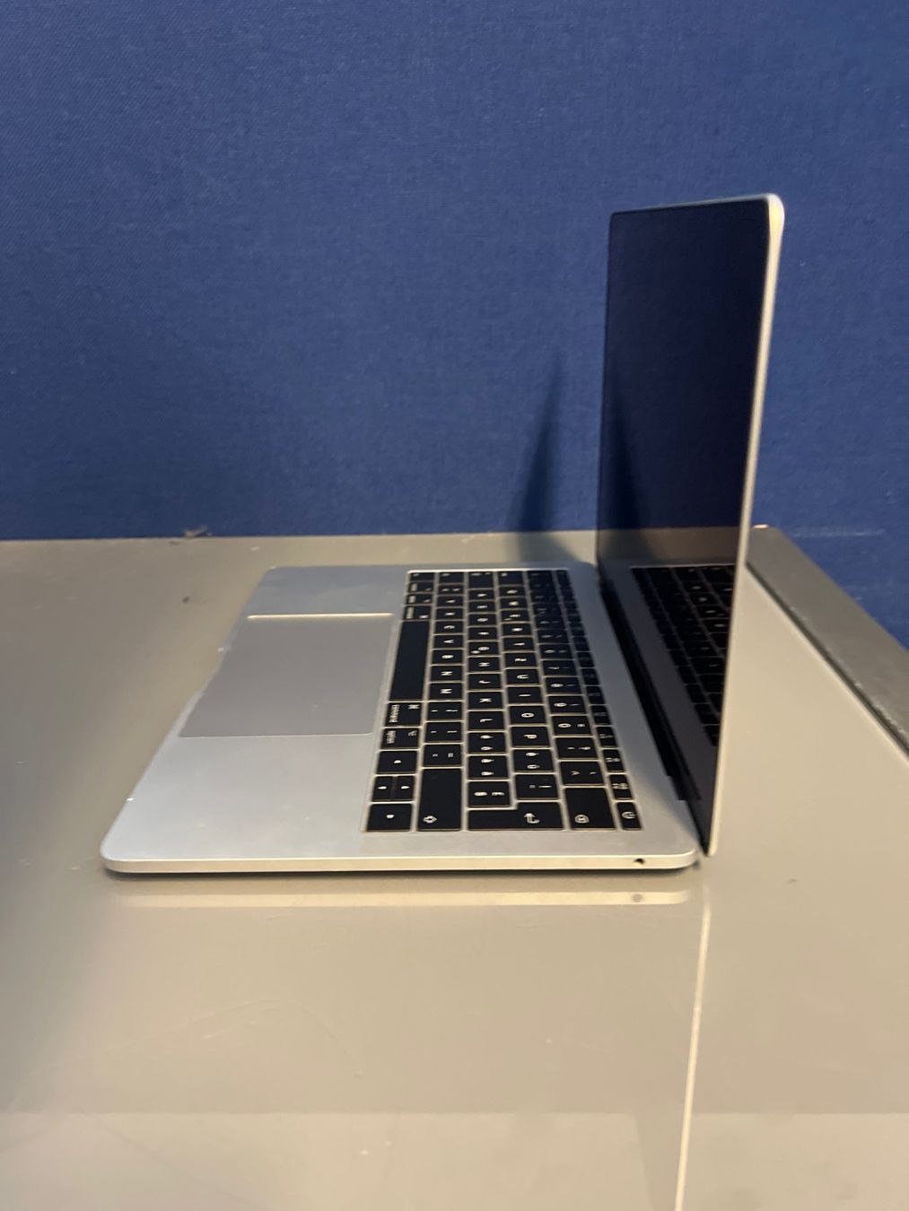 Apple Notebooks: MacBook Pro Silber 13" 2017, Startet nicht #06 – Defekt aus Dietikon von speedkauf 2