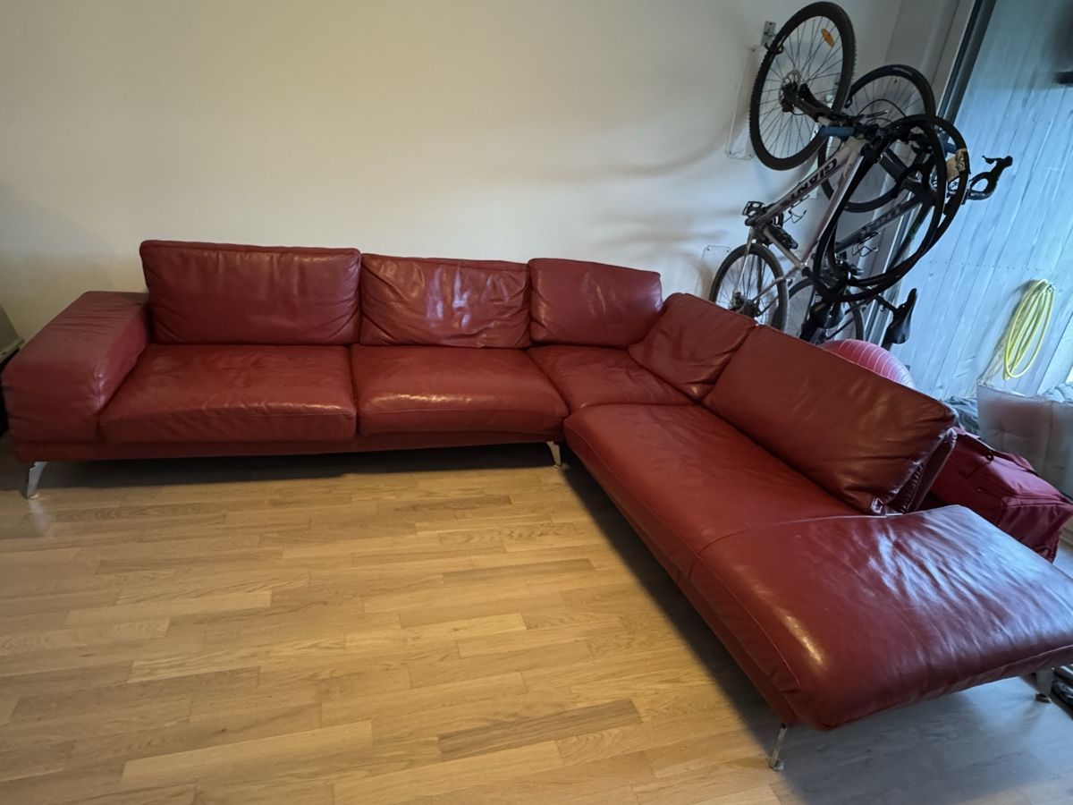 Divani: Rotes Ledersofa – Usato da Freudwil venduto da dihuepe