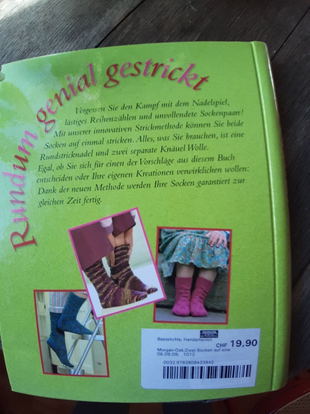 Libri: Strickbuch für 2 Socken gleichzeitig – Usato da Utzenstorf venduto da Lutra4678 1