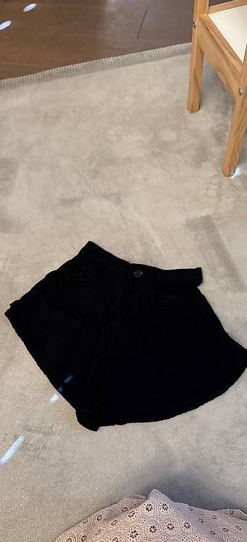 Zara Pantaloni: Sommerliche Shorts in Gr. S – Nuovo (secondo la descrizione) da Dietikon venduto da lui_v6cj