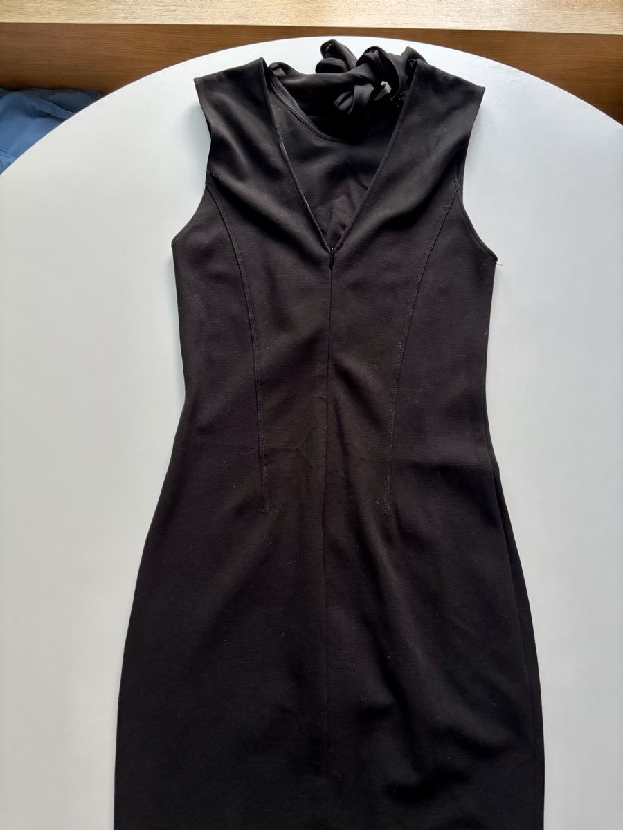 Sandro Robes: Sandro schwarzes Kleid mit Schal T2 – Neuf (Voir description) à St. Gallen par maryloewe 1