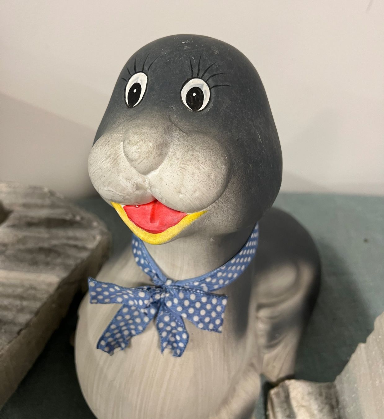 Statuette: Witzige Seehund Figur mit Schleife – Usato da Roggliswil venduto da wipix 1
