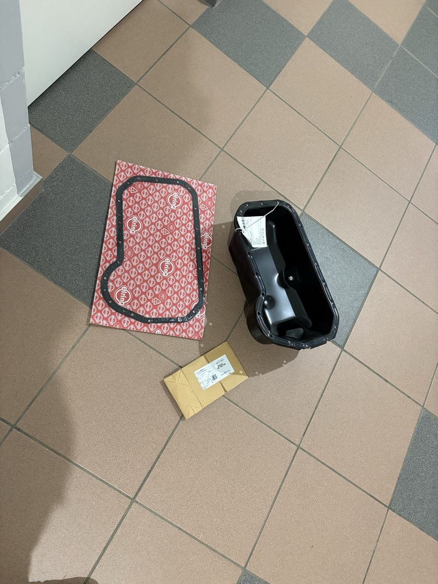 Volkswagen Alle Autoersatzteile: Öl wanne VW Golf 1 Cabrio – Neu und originalverpackt aus Oberwil (Dägerlen) von 1997 1