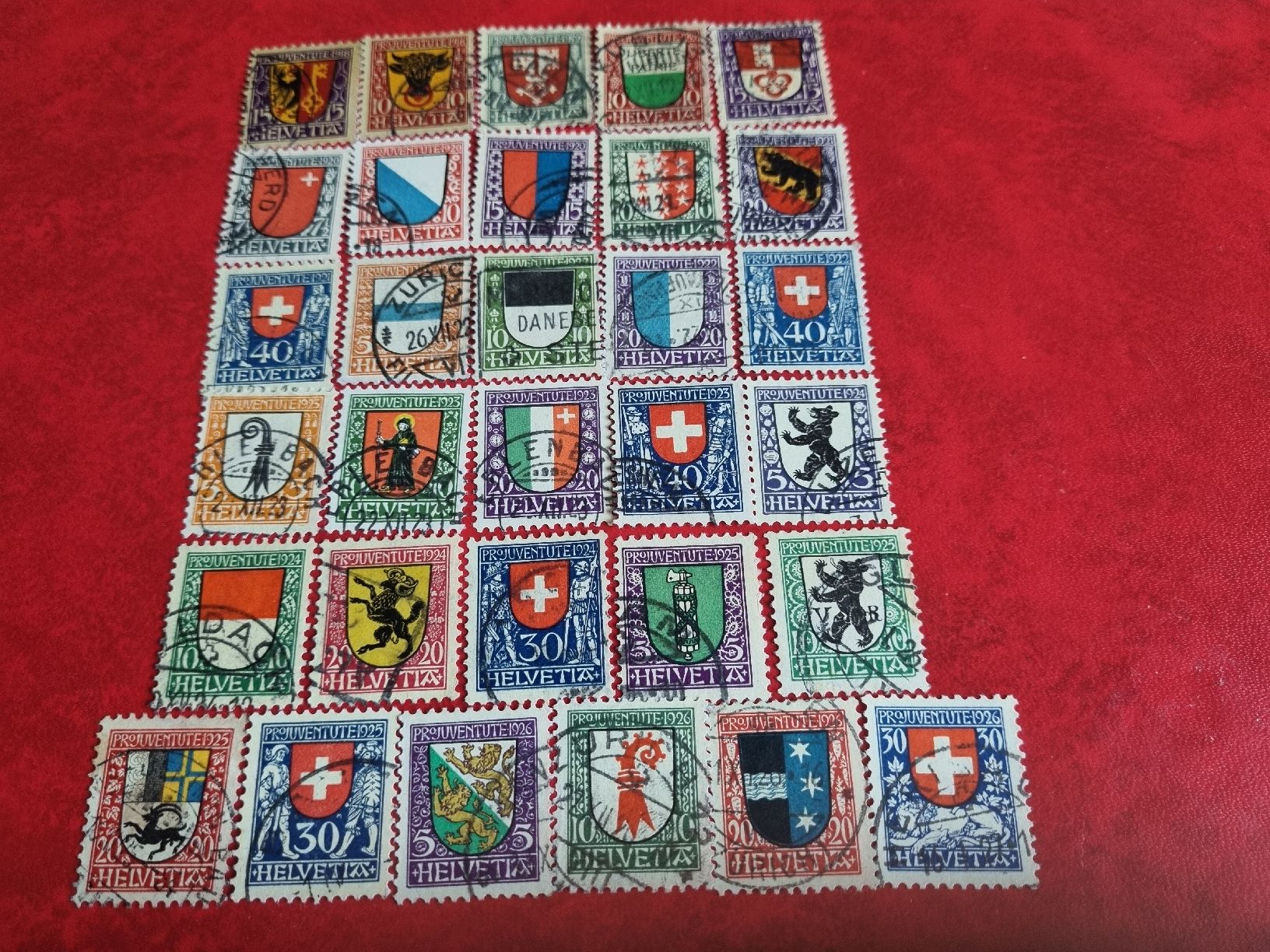 Tutti i francobolli: SAMMLUNG: PJ-WAPPEN AB 1918 - KAT.ca. 400.-  – Usato da Heimenschwand venduto da rog_p7h9