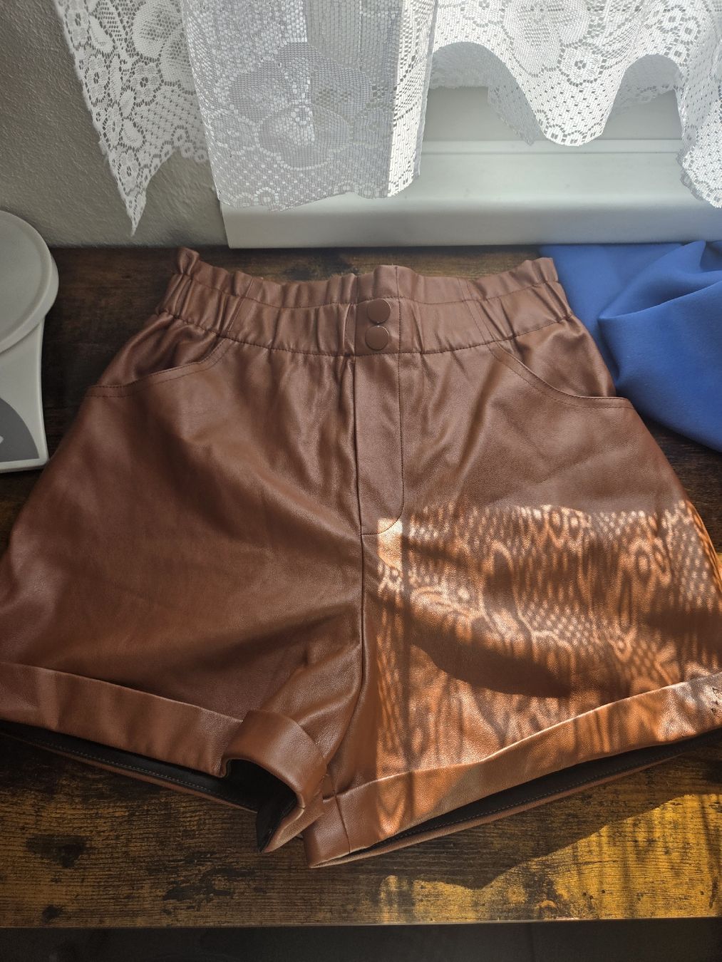Pull&Bear Pantaloni: Shorts Pull&Bear Kunstleder braun Grösse M gebraucht – Usato da Winterthur venduto da Maricels_Boutique