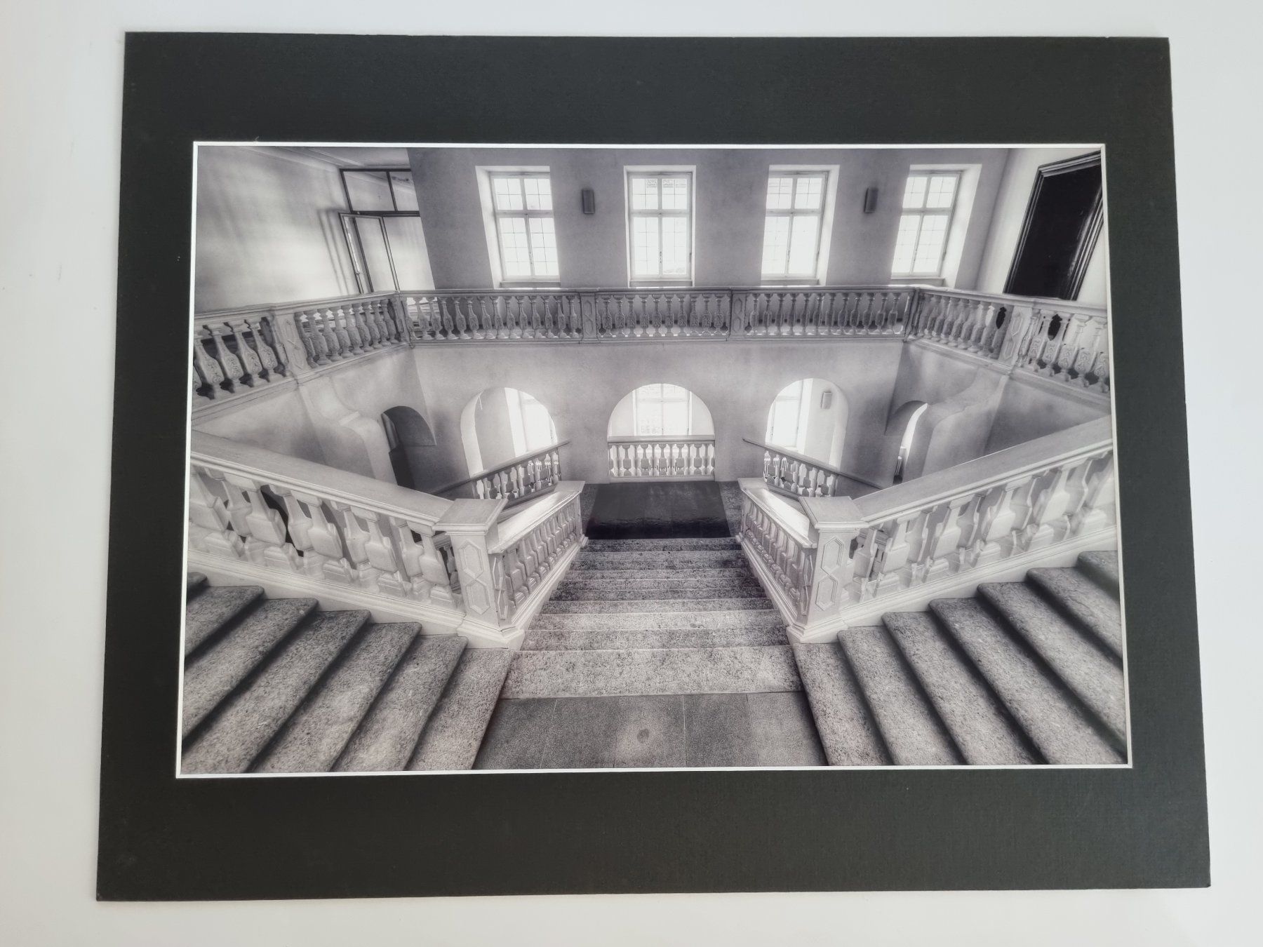 Foto & Immagini: Architektur "Monastery" Fotografie, Schwarz-Weiss Bild – Usato da Opfikon venduto da Diversamente