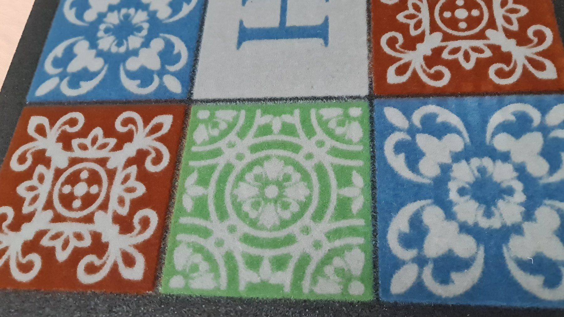 Tappeti: Schmutzfangmatte Türvorlege Fussmatte Eingangsteppich 68x40 – Nuovo e nell'imballaggio originale da Uerkheim venduto da Kaufoption 2