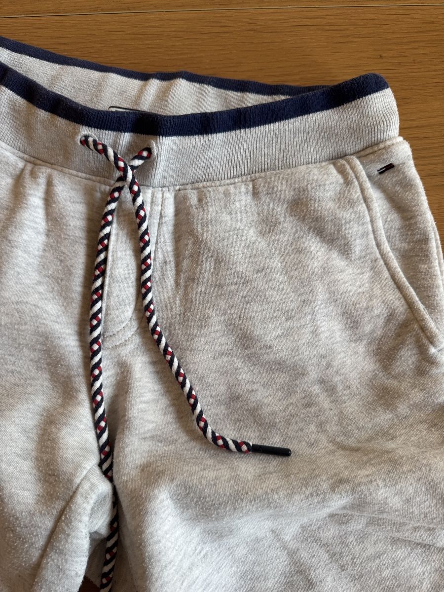 Tommy Hilfiger Pantalons: Tommy Hilfiger Jogginghose grau – Neuf (Voir description) à Liestal par lea_j9xn 3