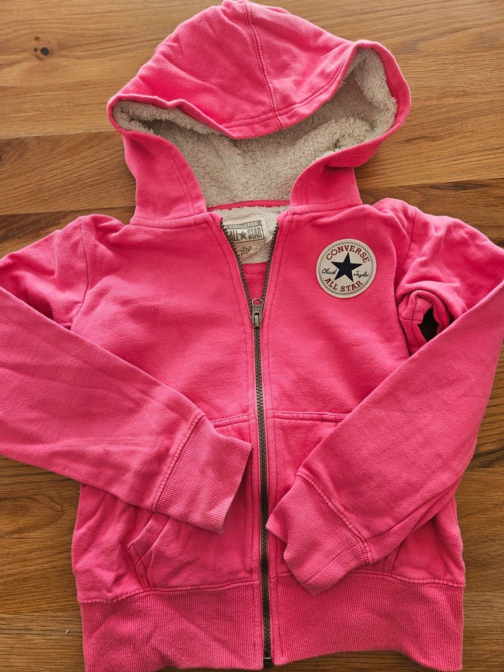 Converse Giacche & Cappotti: Converse Sweatjacke Gr. 128-134 pink – Usato da Engelburg venduto da ynnoc19