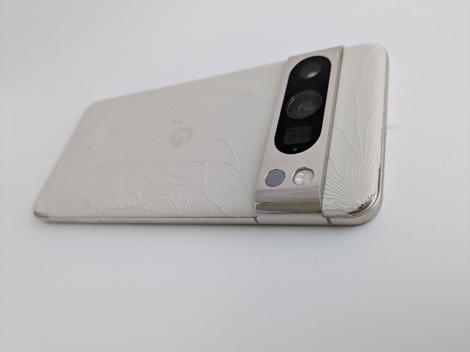 Google Portables: Google Pixel 8 Pro mobile 256GB damaged back screen scratche – D'occasion à Grenchen par gabifp 9