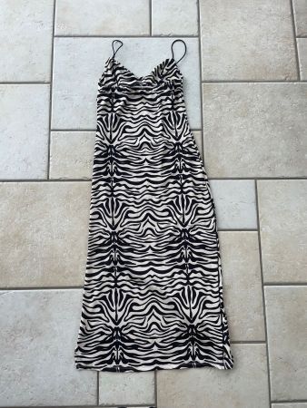 Bershka Kleid in Zebra-Muster  in der Gr. S