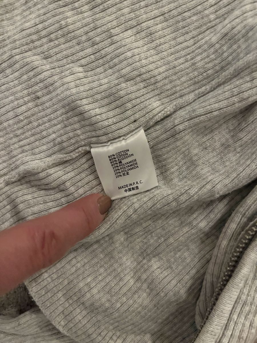 Maglioni & Felpe: Brandy Melville Zip Hoodie, hellgrau, Grösse S – Usato da Altendorf venduto da pas_5chw 2