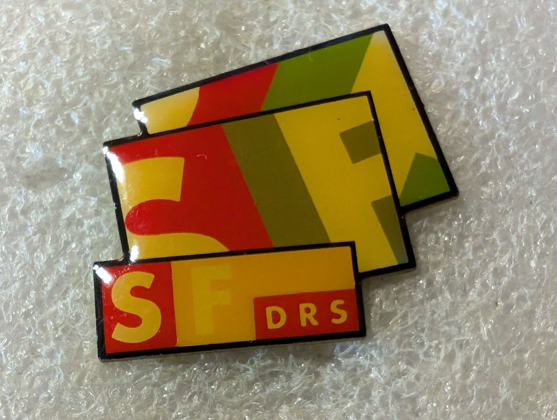 Plaquettes & Badges: Ansteckpin 159: SF DRS – D'occasion à Oppligen par Pin-Fall-Shop