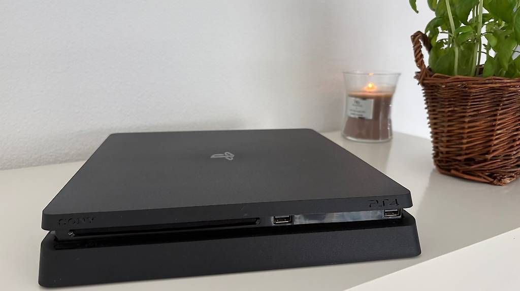 Sony Consoles: Sony PS4 Slim 1TB – D'occasion à Bellinzona par Zapatou