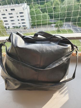 Sac à main noir cuir imitation bon état 40cm