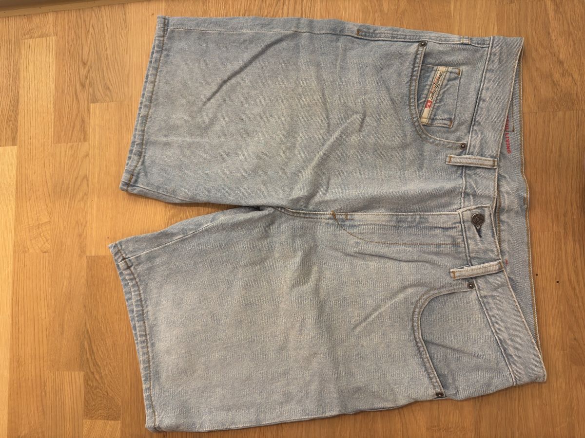 Diesel Jeans: Diesel Denim Shorts – Usato da Winterthur venduto da 3mi_2kpf