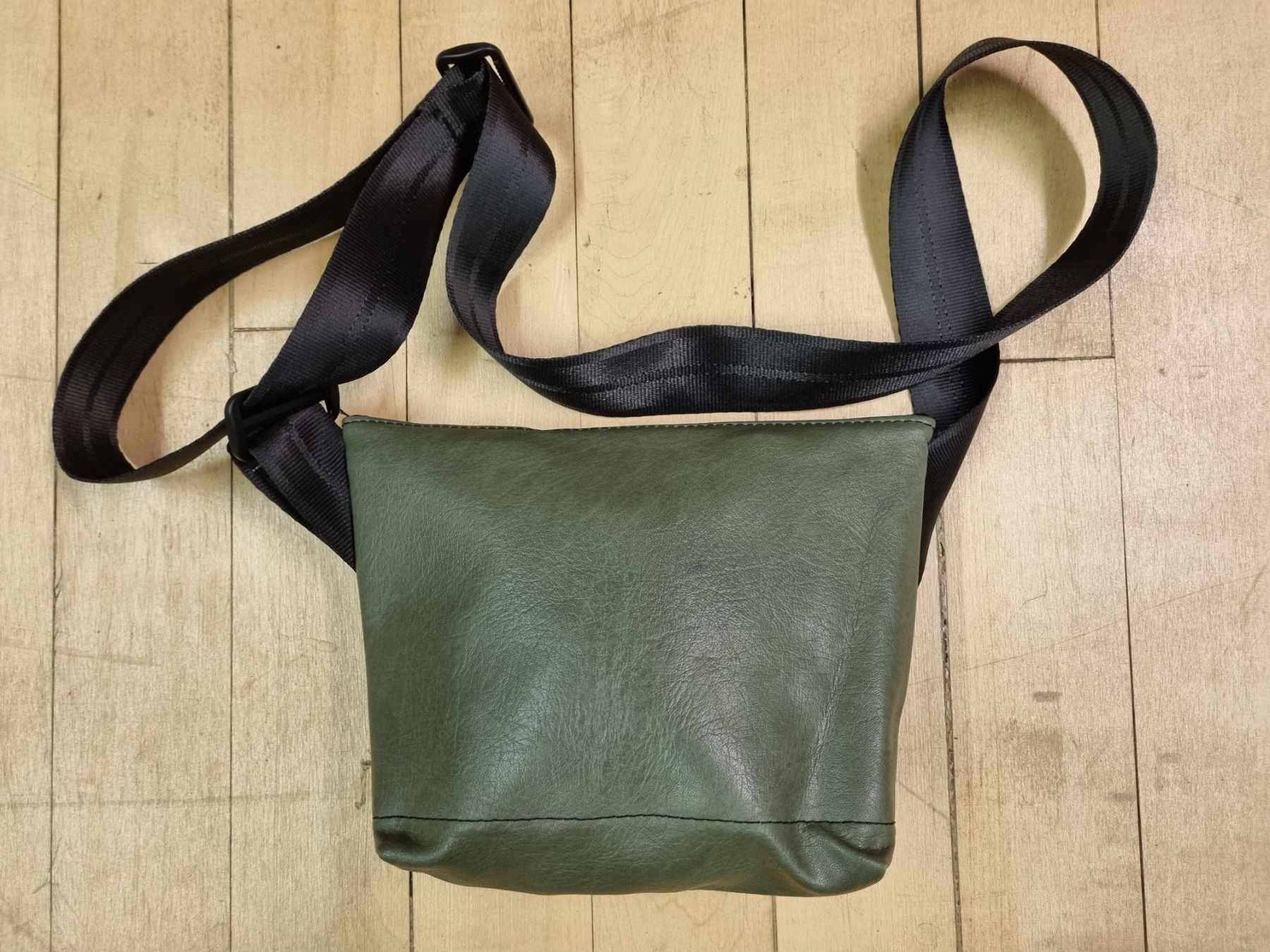 Borse da donna: Packattack Handtasche – Usato da Schönenwerd venduto da Chez_Mimi 1