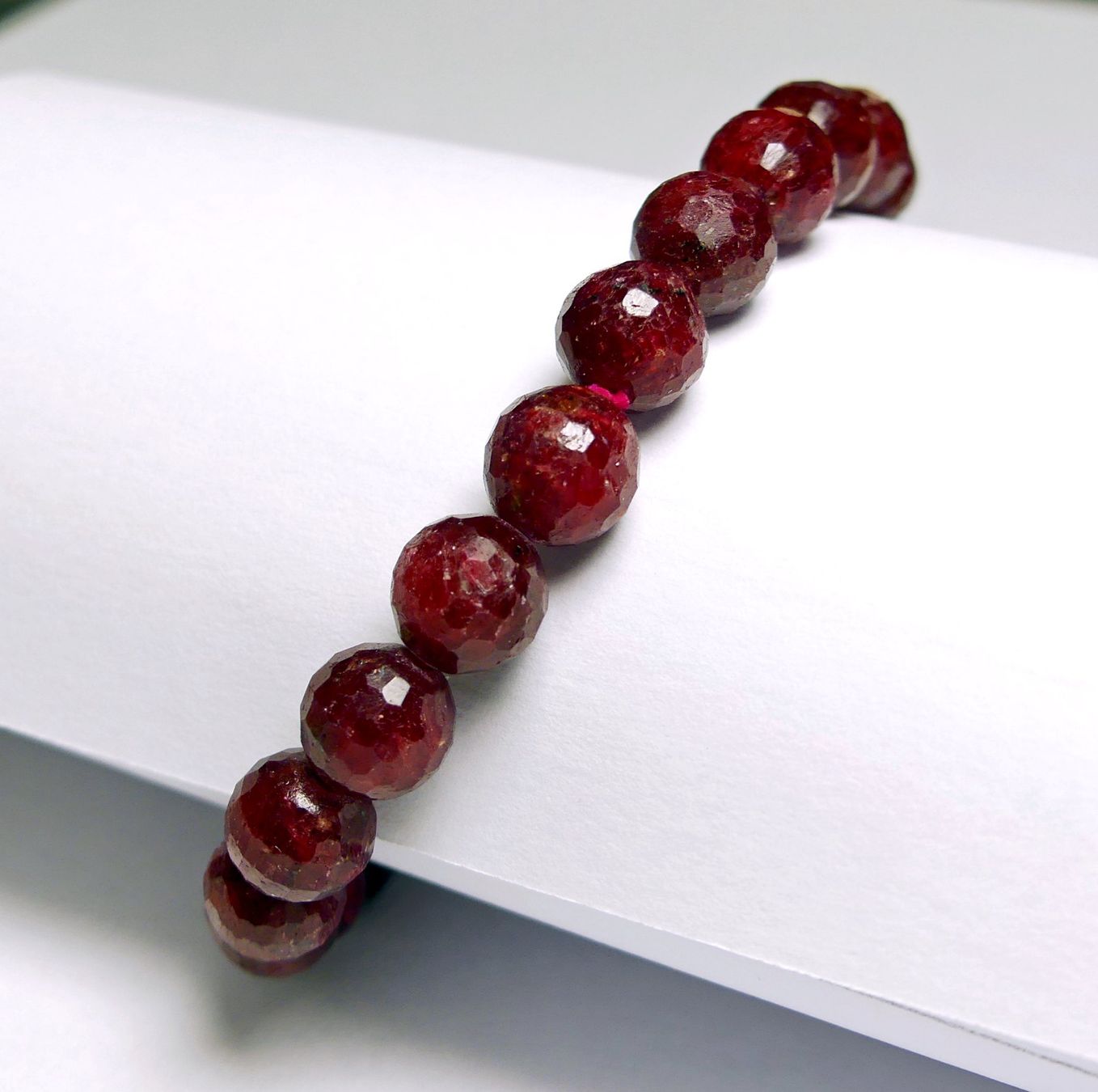 Bracciali & Braccialetti: Edles Rubin-Armband, facettiert – Nuovo e nell'imballaggio originale da Matten b. Interlaken venduto da kero71 1