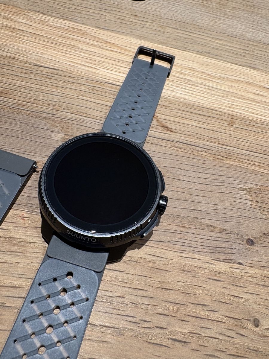 Suunto Smartwatch: SUUNTO RACE mit 3 Armbändern – Usato da Veltheim AG venduto da naegi86 6