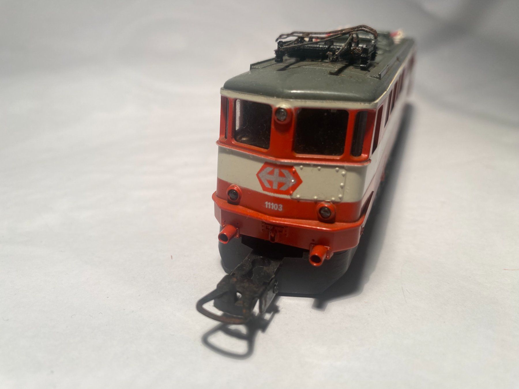 Lima Modellini di ferrovie: LIMA E-Lok Ae 6/6 Basel Orange/Weiss SBB, DC Analog – Usato da Buchrain venduto da Modellbahn11 2