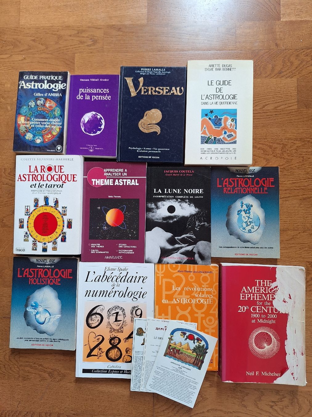 Bücher: Astrologie, set de 12 livres – Gebraucht aus Genolier von Antoine30