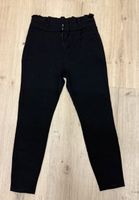 Schicke, schwarze Stoffhose mit hohem Bund, Grösse  S