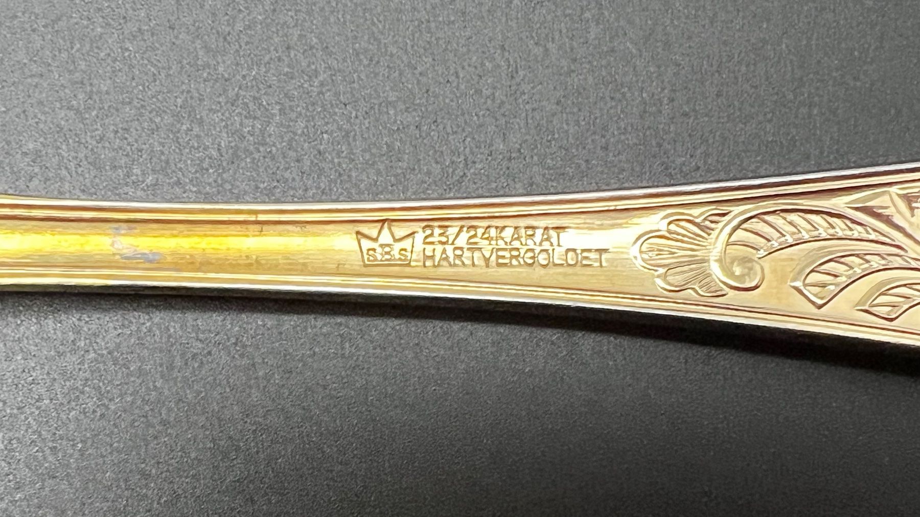 Besteck & Tafelsilber: 23/24 Karat Besteck Hartvergoldet – Gebraucht aus Basel von  7