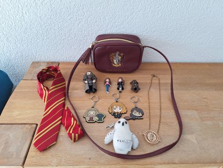 Lot Harry Potter (sac, porte-clé, figurines)
