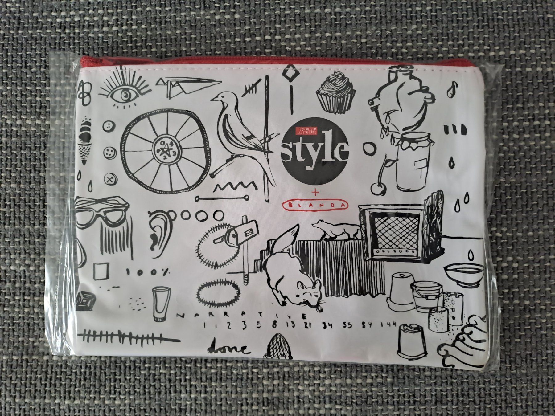 Autres vêtements & accessoires: Style-Etui Schweizer Illustrierte – Neuf avec emballage d'origine à Feuerthalen par kigo87