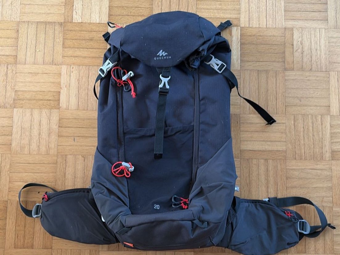 Decathlon Zaini: Zaino da trekking Quechua 20L, ottimo per escursioni estive – Usato da St. Gallen venduto da car_n9s9