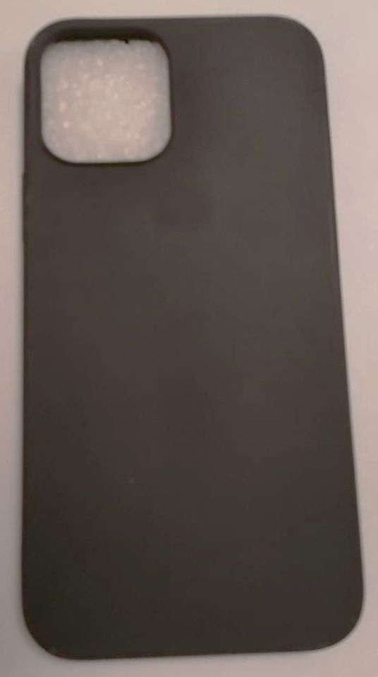 Cover & Protezioni schermo: iPhone 12/12 Pro Silikon Case schwarz – Nuovo (secondo la descrizione) da Bassersdorf venduto da maga1g