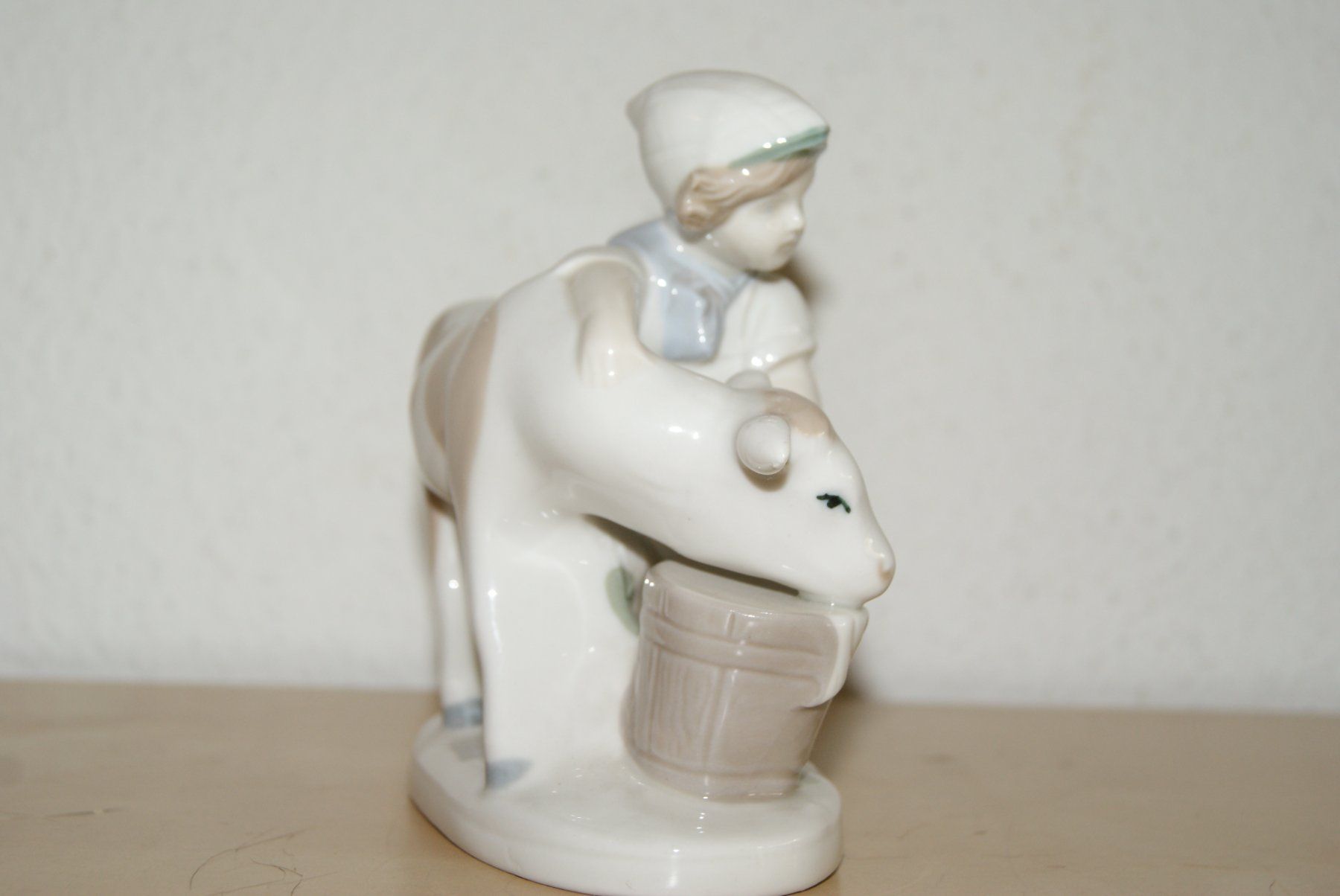 Statuette: Prozellanfigur BAUERNMÄDCHEN MIT Kalb – Usato da Zürich venduto da Widi1 3