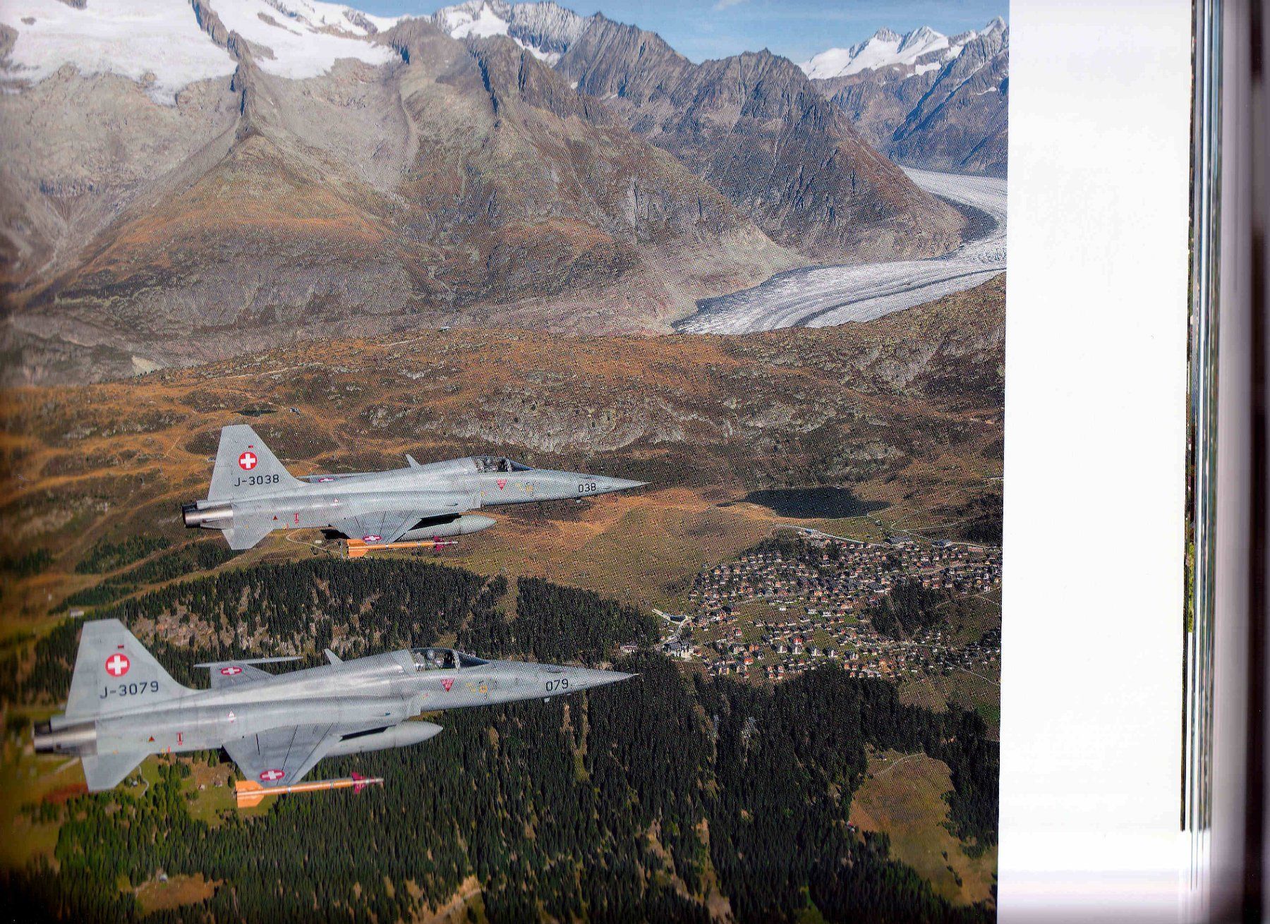 Libri: Uno Zero Zero (Jubiläumsbuch der Luftwaffe) 100 Jahre – Usato da Pfäffikon ZH venduto da moswey6 1