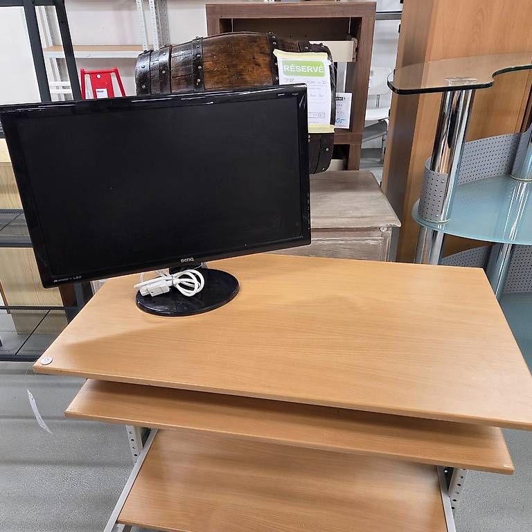 Bureaux: Table ordinateur – D'occasion à Bassecourt par l.carnal 1