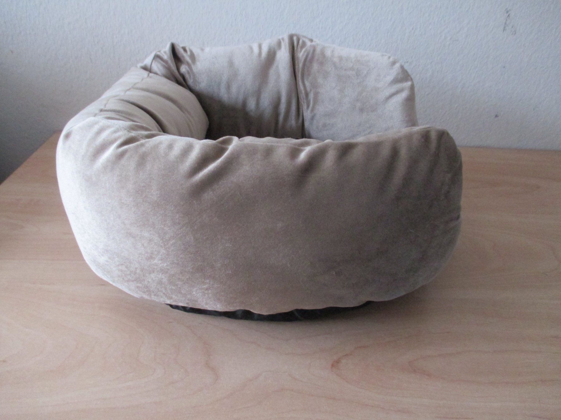 Cucce & Letti: Hunde Kuschelbett ca 40x40cm Neu – Nuovo (secondo la descrizione) da Winterthur venduto da katzen07 2