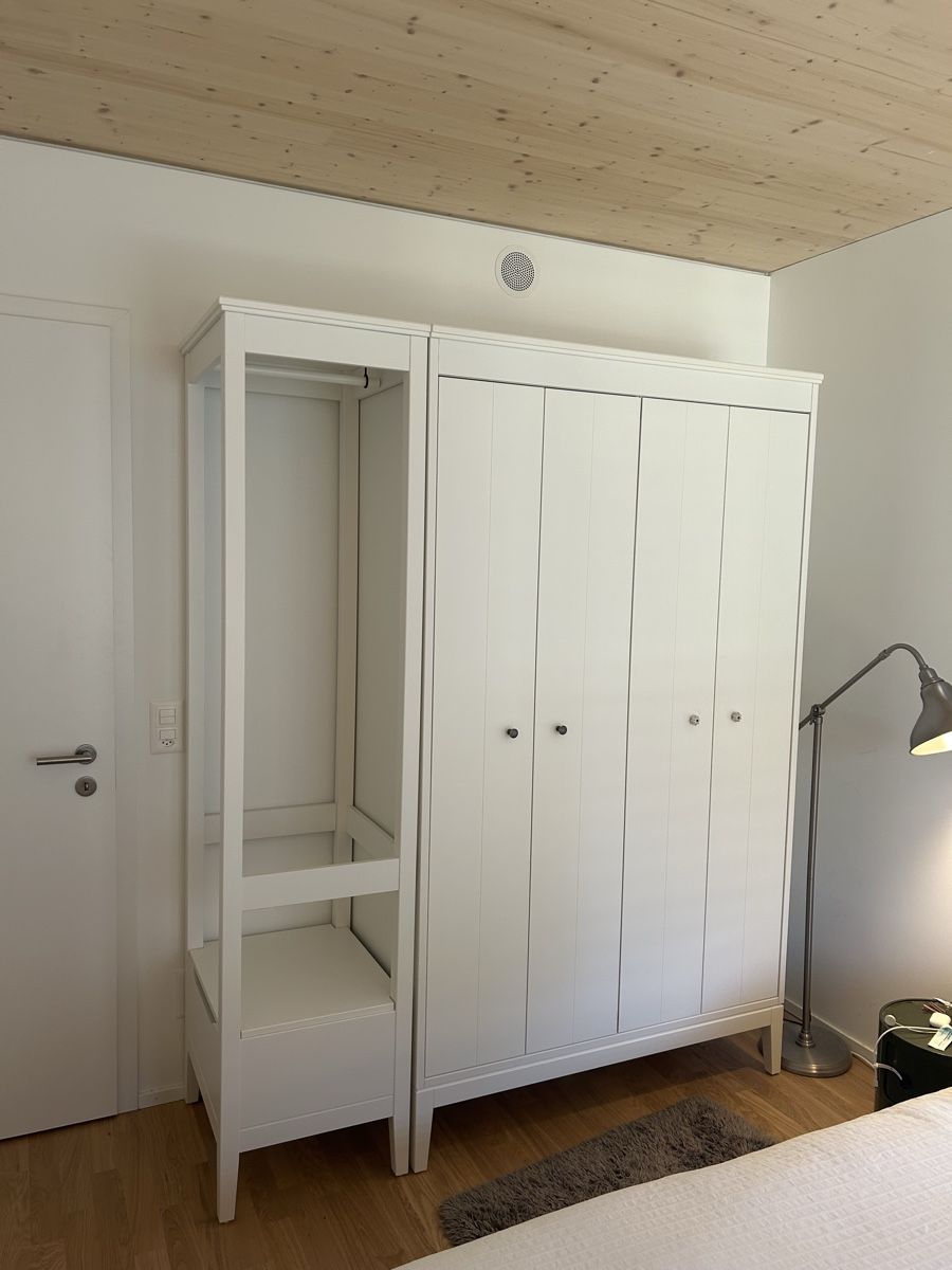 Armadi: 2-Door Wardrobe – White, Elegant & Spacious – Usato da Zürich venduto da sof_xx8n