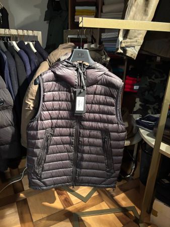 Gilet noir et marron  de la marque CP Company