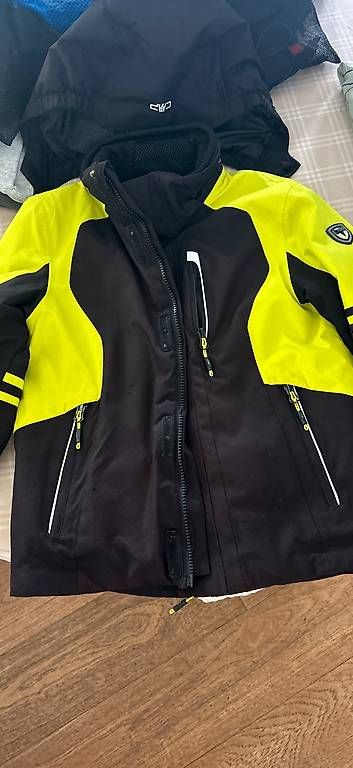 Vestes & Manteaux: Giacca sci CGMP taglia 128 cm  – D'occasion à Tesserete par l_m_n67r