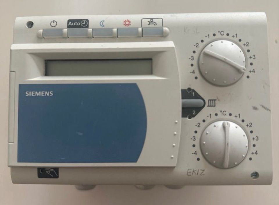 Siemens Radiatori: Heizungsregler Siemens RVP330 – Usato da Romanshorn venduto da DonRicardoo