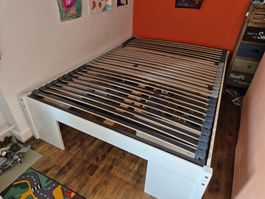Bettgestell Weiss 140x200 cm mit Bettkasten gut erhalten