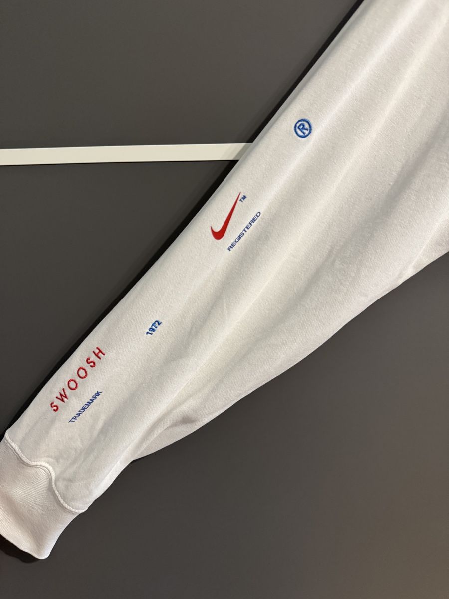Nike Maglioni & Felpe: Nike TM Swoosh Sweater weiss – Usato da Bättwil venduto da Luc4.v1tn 1