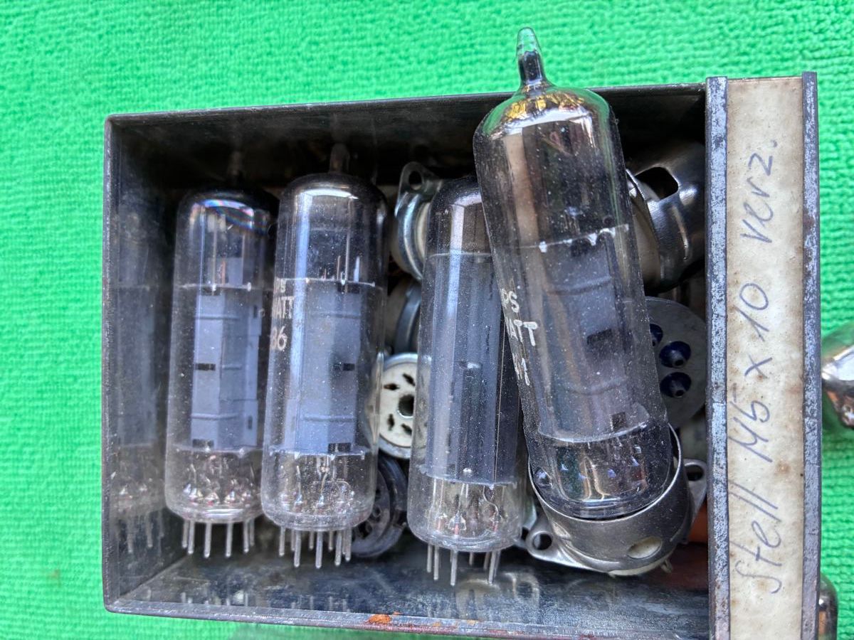 Amplificatori: Vintage electronic valves , non tested . – Difettoso da Zürich venduto da HiFiAtelier 3