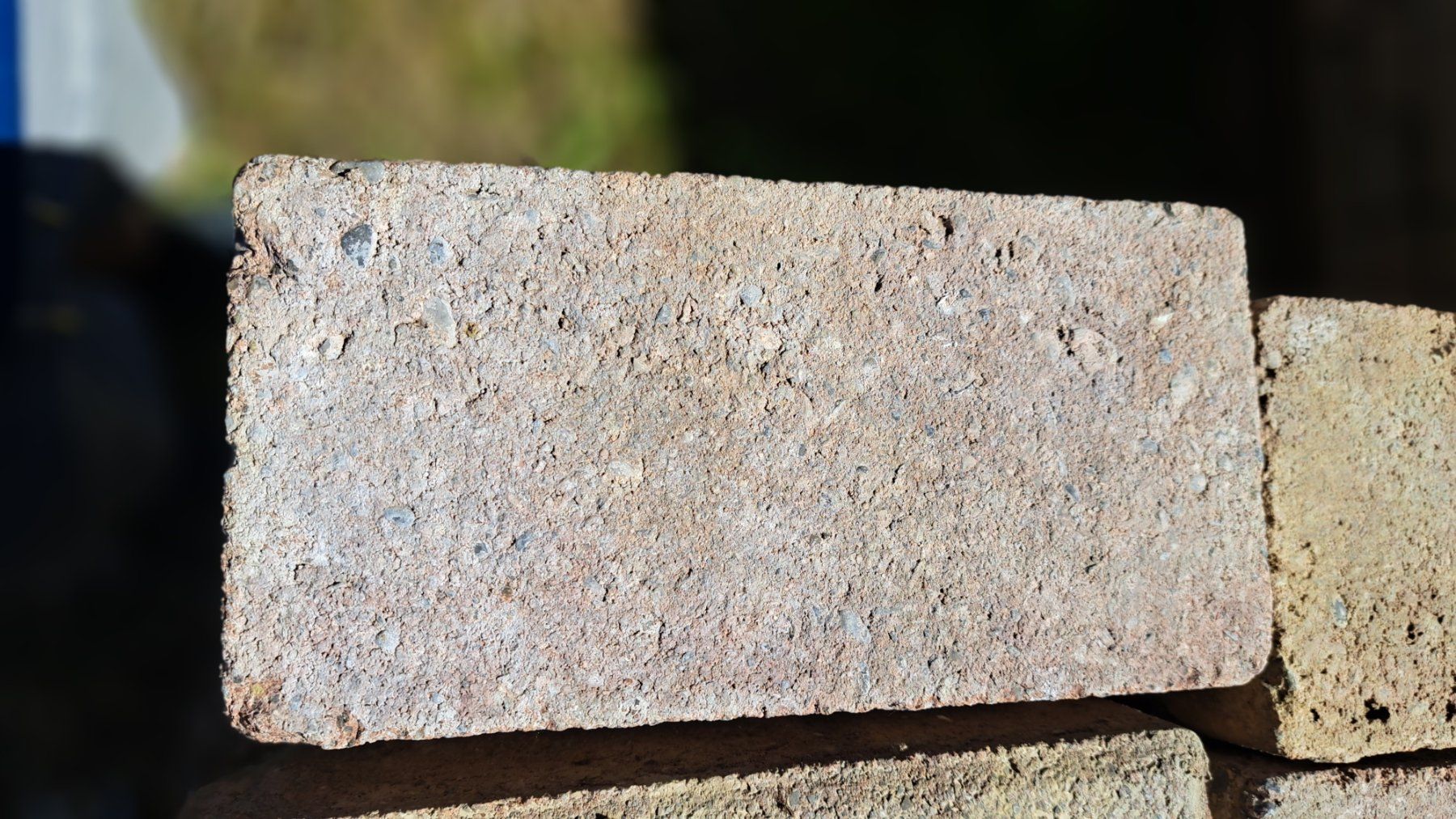Rivestimenti per pavimenti: Pavé béton environ 70m² – Usato da Malleray venduto da dim_7tjb 1