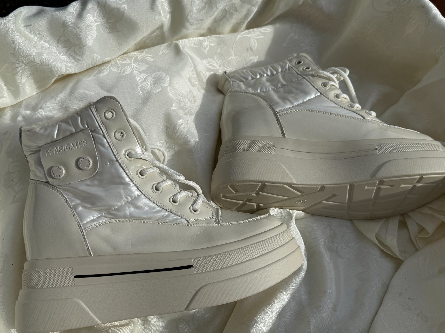 Scarpe da donna: Mädchen- oder Damenschuhe mit Fell - Grösse 39/39.5 - NEU – Nuovo e nell'imballaggio originale da Vacallo venduto da cri_229f 3